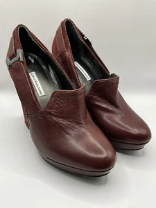 Mocasín Calvin Klein Jamie EE. UU. 7,5/UE 38,5 Color Vino Cuero/Gamuza Plataforma Usado en Excelente Condición - Imagen 1 de 16
