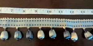 Flecos colgantes Colefax y Fowler Delano borde azul marino 14 3/4 yardas  - Imagen 1 de 4