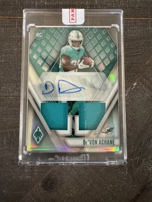 2023 Panini Phoenix - Rookie Auto Dual De'Von Achane #RAD-DA /199 (AU, MEM, RC) - Image 1 of 2