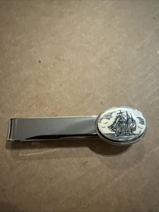 Gold Tone SHIP TIE CLIP classic, Vintage LN Scrimshaw Tie Clip - Picture 1 of 3