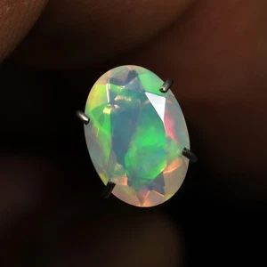 0.92 Ct IF Superb Oval 9.2 x 6.4 MM Genuine Rainbow Multi Colors Play Welo Opal - Picture 1 of 5