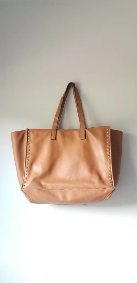 Bolso trapecio VALENTINO Valentino Garavani Rockstud  Foto 1 de 4