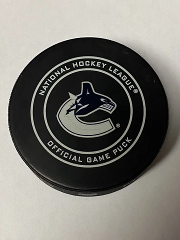 2017-2019 VANCOUVER CANUCKS Official Game Puck Cover