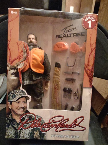 DALE EARNHARDT Team Realtree Sportsman Collection Rifle Hunter Figure. Brand New Cover