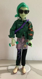 Monster High DEUCE GORGON Doll with Accessories 2022 G3 Exclusive - Picture 1 of 6