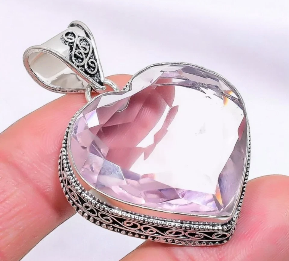 Colgante de joyería de plata de ley 925 hecho a mano con piedras preciosas de corazón de kuncita rosa Foto 1 de 1