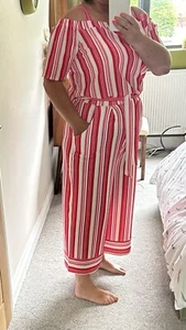 QUIZ RED STRIPE COLD SHOULDER TOP AND CULLOTES SIZE 16 FIT 14/16 SUNMER HOLIDAYS - Picture 1 of 17