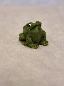Tiny frog Figure - Handmade Vintage Clay Figurines *FREE POSTAGE*avg. 1.5cm - Picture 1 of 5