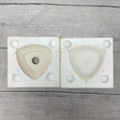 Molde triangular de fundición de cerámica sin marca  Foto 1 de 4