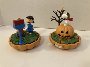 2 Hawthorne Village Peanuts "It's The Great Pumpkin" Sammlung - Bild 1 von 11