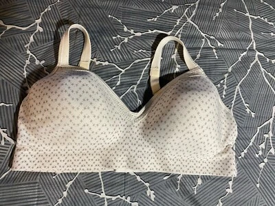 Sujetador Camiseta Hanes Talla XL+ Marfil Estampado Geométrico Inalámbrico Ligeramente Acolchado Foto 1 de 4