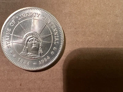 STATUE OF LIBERTY CENTENNIAL COIN 100th Anniversary SILVER PLATED 1884-1984 UNC. - Image 1 of 2