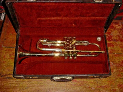 VINTAGE AMBASADOR TRUMPET   1978  ITS ALL GOOD SLIDES AND VALVES  - Image 1 of 4