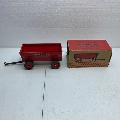 Product Miniature International Harvester McCormick Deering Tractor Trailer - Image 1 of 4