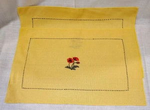 Vtg Hand Made Embroidery Poppies Placemats Set Of 2 - Picture 1 of 3