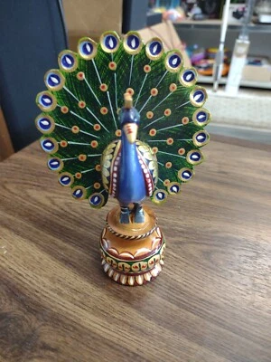 Pavo real bailarín tallado a mano, ídolo de madera pintado decoración del hogar pieza de exhibición regalo  Foto 1 de 4