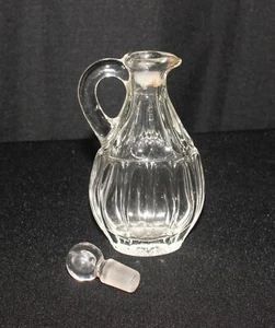 "Crueta de vidrio prensado transparente vintage de 5"" de alto usada en excelente estado" - Imagen 1 de 7