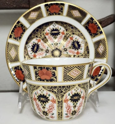 Royal Crown Derby ANTIGUO IMARI Taza de té alta y platillo nunca usado TOTALMENTE NUEVO Foto 1 de 3