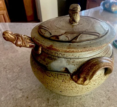 "Hermosa sopa de cerámica artística de estudio lanzada a mano cubierta con cucharón de 11""" Foto 1 de 4