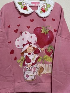 Women’s Strawberry Shortcake Oversized Sweatshirt Sweater Medium - Picture 1 of 6