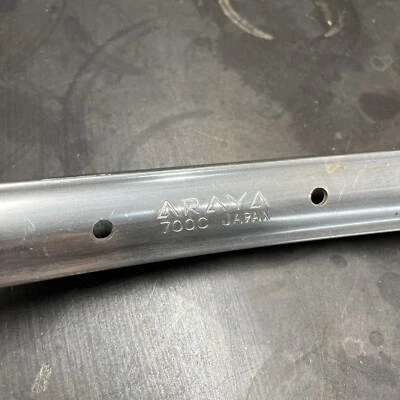 Aro Clincher Vintage Prata Araya 700c - Freio Aro - 36H - Usado - Imagem 1 de 4