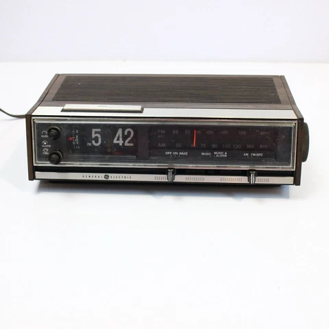 General Electric Flip Clock Radio Model #7-4321B Walnut Grain - Not Working Cover