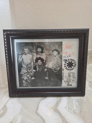 VINTAGE RED HOT CHILI PEPPERS AUTOGRAPHED 8" X 10" PHOTO IN FRAME FREE SHIPPING  - Image 1 of 4