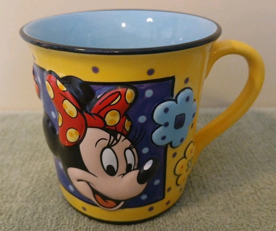 Taza de café en relieve 3D The Disney Store Minnie Mouse 4" Foto 1 de 4
