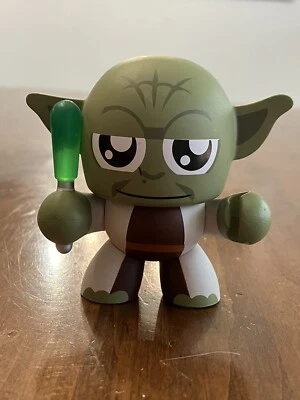 "Figura de vinilo Yoda Star Wars 3"" Mighty Muggs Hasbro 2010 Disney Lucasfilm verde" Foto 1 de 4