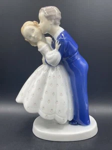 Estatuilla de porcelana Bing & Grondahl 2162 BP Primer beso Copenhague Dinamarca - Imagen 1 de 12
