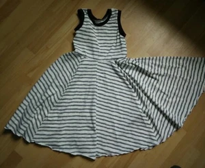 Kleid, Drehkleid mit Tellerrock, Sommerkleid weiß grau gestreift - Bild 1 von 1