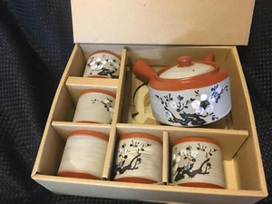 UTSUWA NO YAKATA The Art of Tableware Tea Set Cherry Blossom NIB made in Japan - Picture 1 of 11