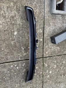 Barra de luz moldeada portón trasero Tesla modelo Y 2025 2004604-00-B #02 - Imagen 1 de 7