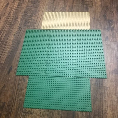 Placas Base LEGO Verde 5 16x32 y una Caqui  Foto 1 de 4