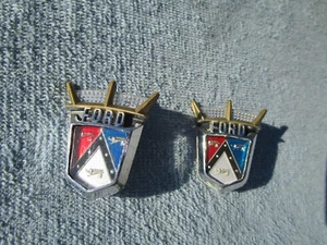 1955-1956 Ford Victoria Door Emblems - Foto 1 di 5