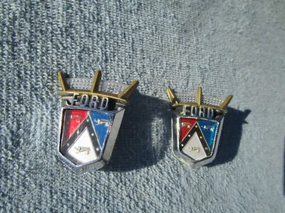 Emblemas de puerta Ford Victoria 1955-1956 Foto 1 de 4