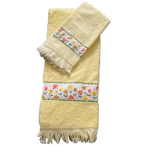 Vintage CANNON MONTICELLO Yellow Bath Towel, Embroidered Flowers Bath Hand Towel - Picture 1 of 6