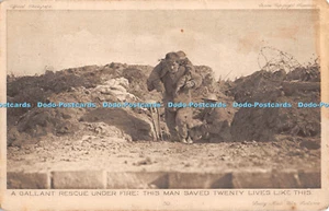R466301 Eine galante Rettung unter Beschuss Dieser Mann rettete zwanzig Leben wie dieses D - Bild 1 von 4