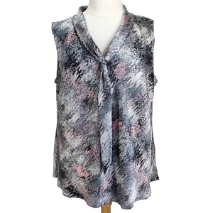 Top sin mangas Tahari para mujer talla 3X gris rosa estampado satinado cuello en V con corbata - Imagen 1 de 7