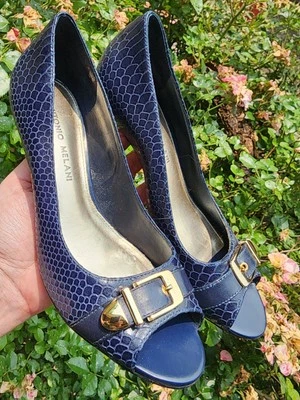 Antonio Melani 6.5 Azul Marino Piel de Serpiente Cuero Repujado Peep Toe Hebilla Dorada Foto 1 de 4