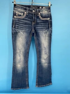 Vaqueros Miss Me Talla 26 Bota Estándar Medidas 30x28 Solapa Bolsillo Puntada Gruesa Usados en Excelente Condición - Imagen 1 de 11