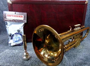 Holton Beginner Student Trumpet Ready to Play Case, Mouthpiece & Care Kit - Picture 1 of 21