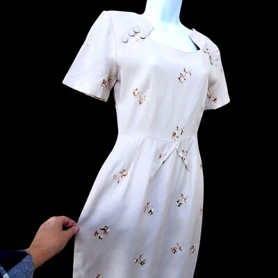 1950s Pin Up Wiggle Dress Size 4 Beige Embroidered Metal Zipper NWOT Deadstock - Image 1 of 4