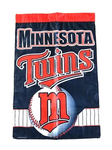 VTG 2001 WINCRAFT USA Minnesota Twins Flag Banner Baseball Man Cave 27" X 41" - Picture 1 of 4