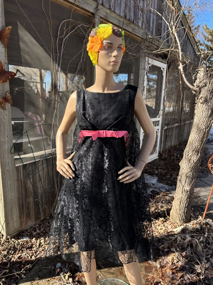 Mini Vestido de Cóctel Beau Time Años 60 De Colección Negro Encaje LO ÚLTIMO Rosa Lazo Imperio Cintura Capa Foto 1 de 4