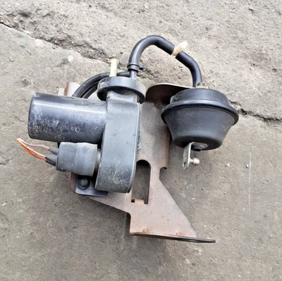 Range Rover P38 & Discovery Land Rover  Cruise Control Vacuum Pump - Image 1 of 2