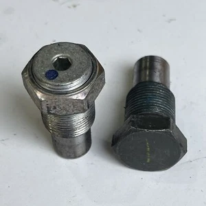 Yamaha XVS650 XVS 650 2007 Swingarm swing arm pivot bolt shaft - Picture 1 of 4