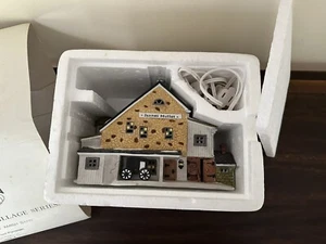 Neu im Karton NEU Dept 56 New England Village Jannes Mullet Amish Barn 59447 mit Kordel - Bild 1 von 4