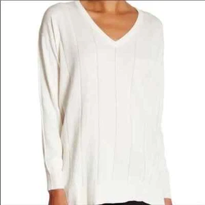 Vince Camuto V-Neck Asymmetrical-Hem Sweater, White.SZ: L - Imagen 1 de 10