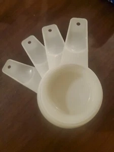 Set Of 4 Vintage Tupperware Nesting Measuring Cups WHITE 761-764 - Picture 1 of 2